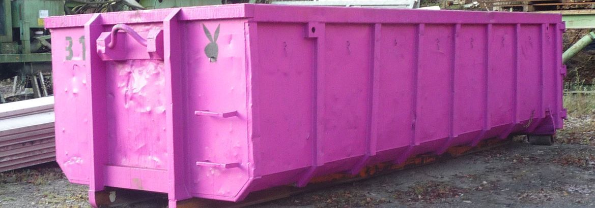 Ein pinker Container von Mierko Hoppe Schrott und Metallhandel